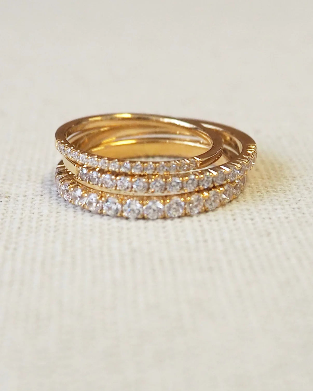 CLASSIC DIAMONDS RING - FRENCH SETTING