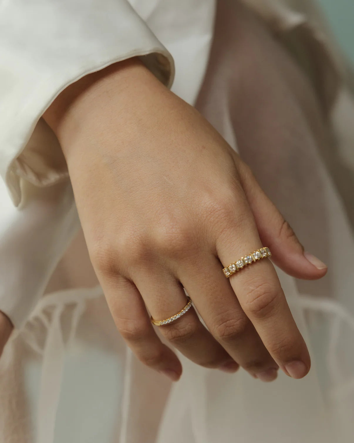 CLASSIC DIAMONDS RING - FRENCH SETTING